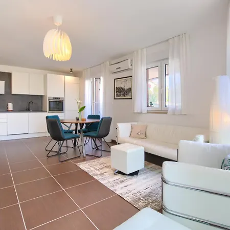 Janka Apartment *